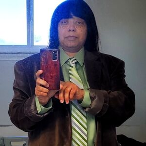 Meet your Posher, Laurie